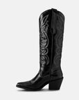 Botas de piel para uso diario y ocasiones especiales Botas de piel con suela y tacón de cuero comprimido Botas de estilo vaquero para mujeres con estilo Botas de piel hechas a mano con materiales de alta calidad Botas para combinar con atuendos vaqueros y elegantes Botas de moda para cowgirls Botas con diseño único y sofisticado Botas de piel de res para mayor durabilidad Botas de piel de calidad para mayor comodidad Botas de piel con bordado floral en el exterior Botas de piel hechas en México