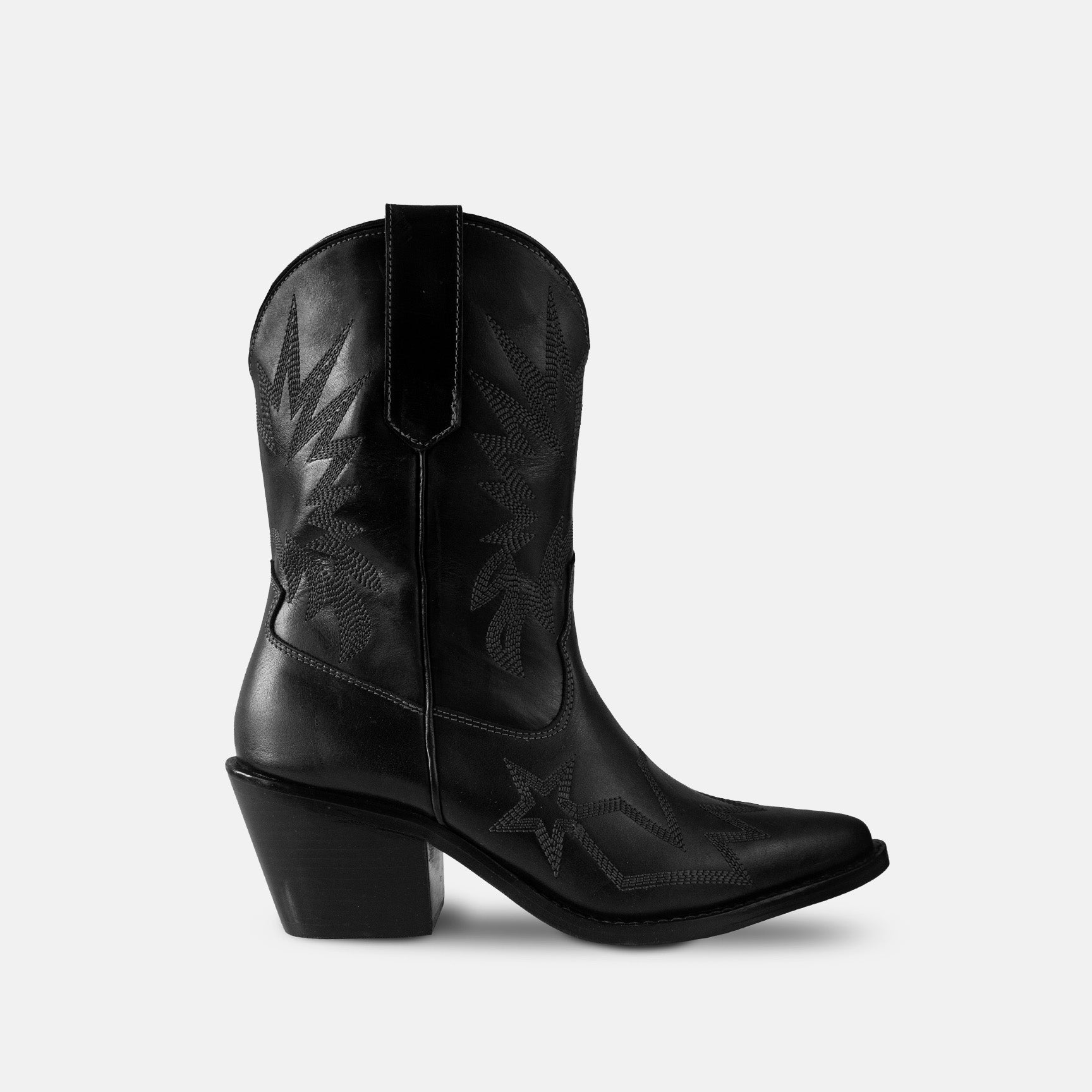 Botas de piel Moda en calzado Botas negras Botas de piel para mujeres Hecho a mano 
Botas de moda en color negro Botas vaqueras de mujer botas vaqueras de piel  botas vaqueras negras mujer outfits con botas negras Botas negras con flecos Bota Negras Botas de moda en color negro Botas vaqueras de mujer Cowboyboots